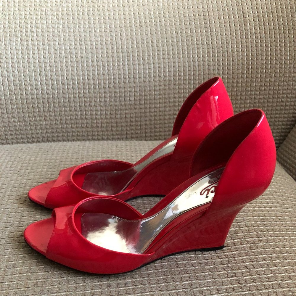 GUCCI Women's New Corallo Vitello Vernice Wedges.